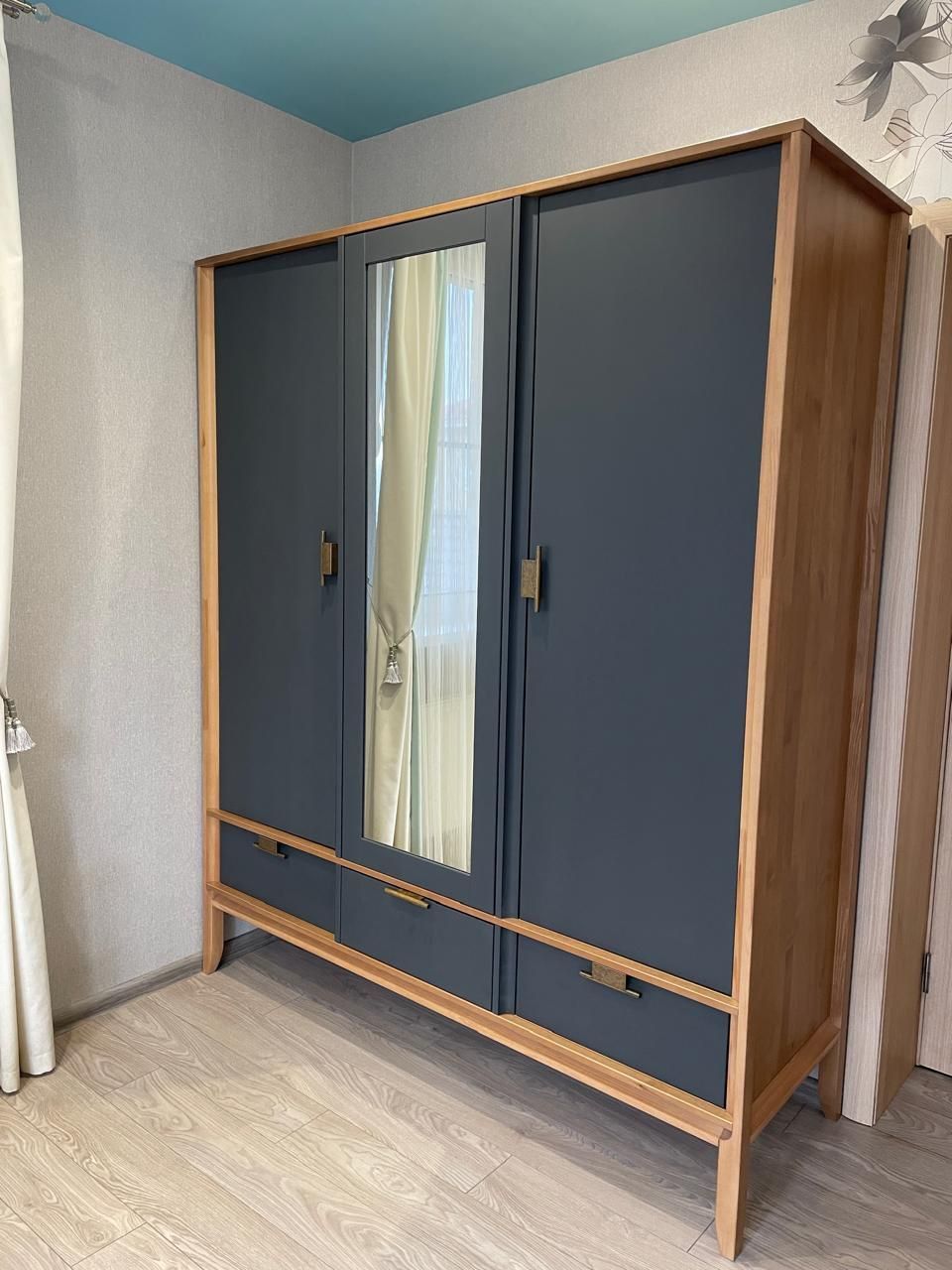 Шкаф 3х дверный с зеркалом Бридж