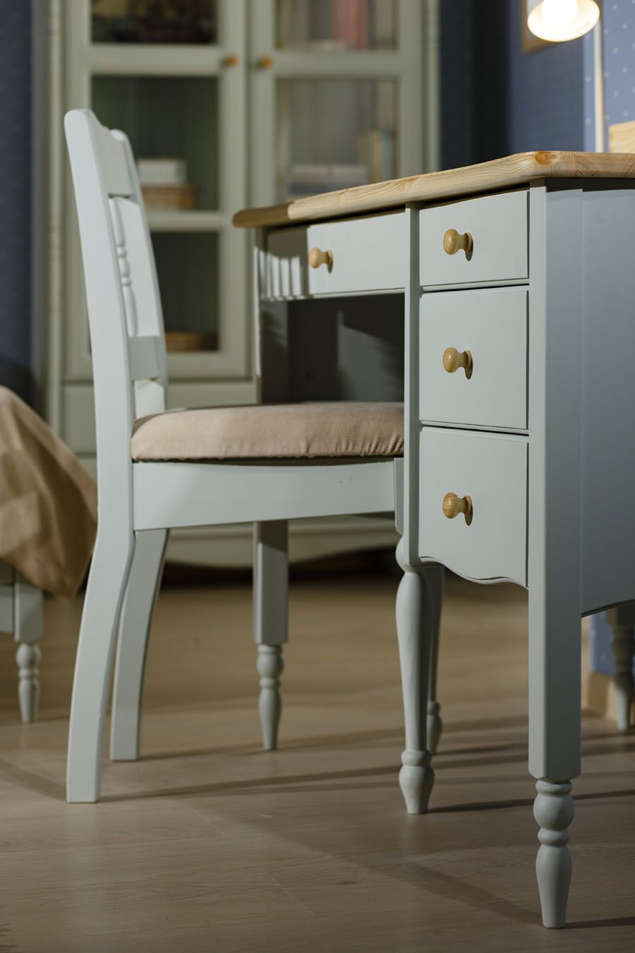 Стол письменный Айно №8 (4 ящика)