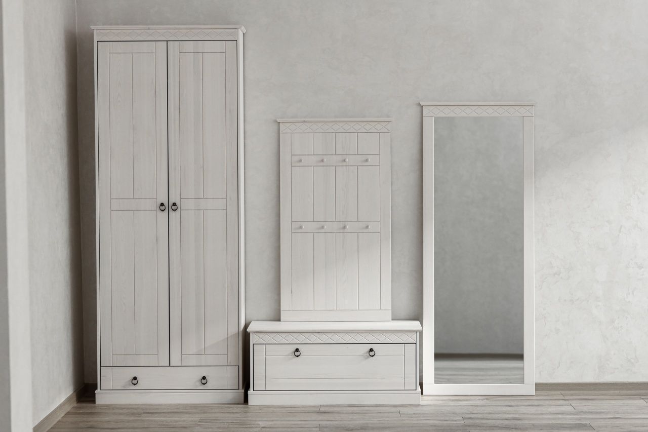 Зеркало навесное в раме 1600 Индра белый воск