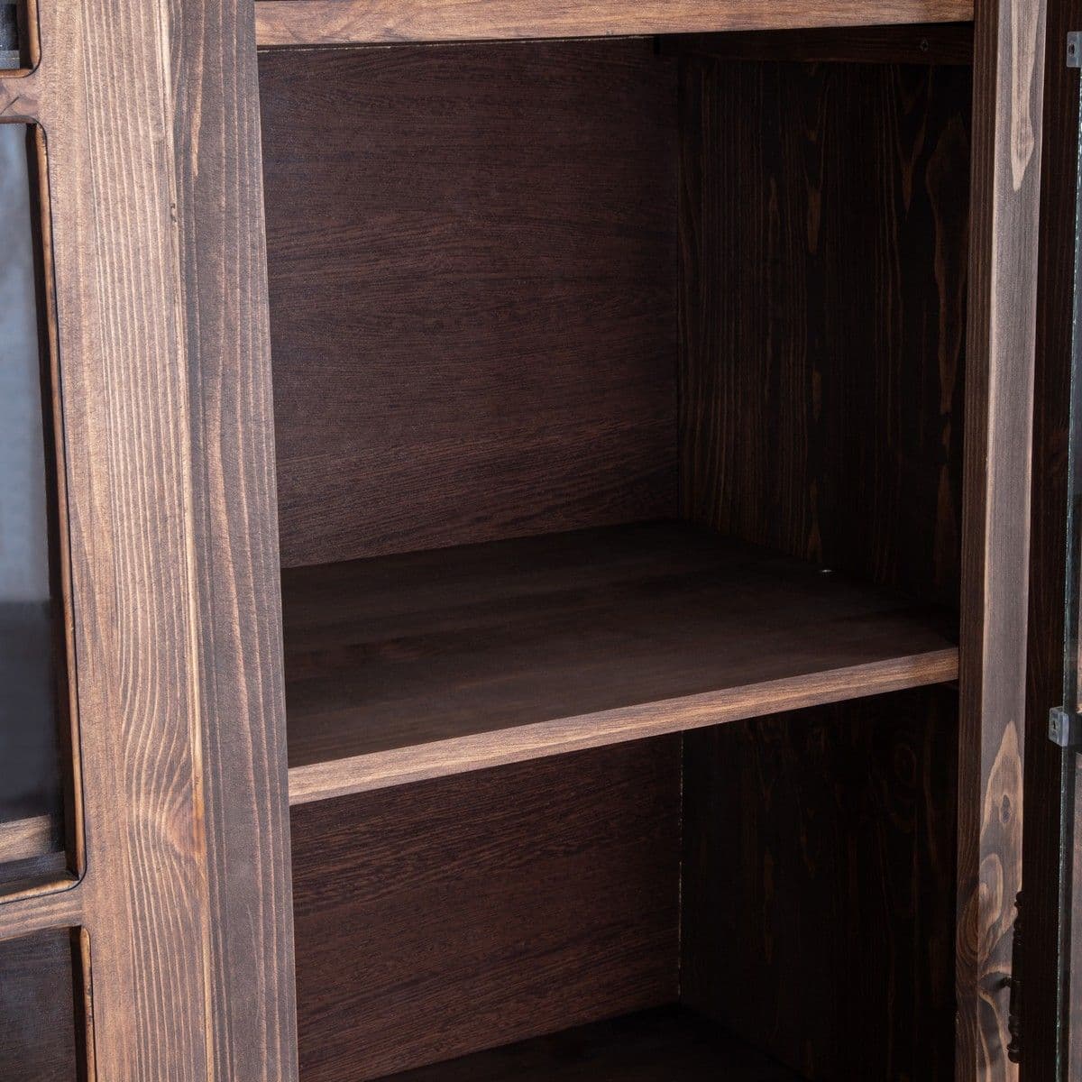 Шкаф-витрина из сосны Шале 2