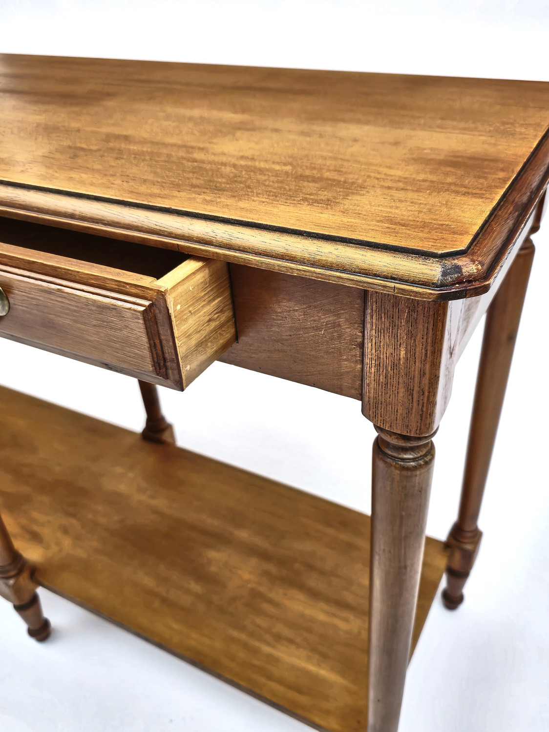 Консоль с полкой H830