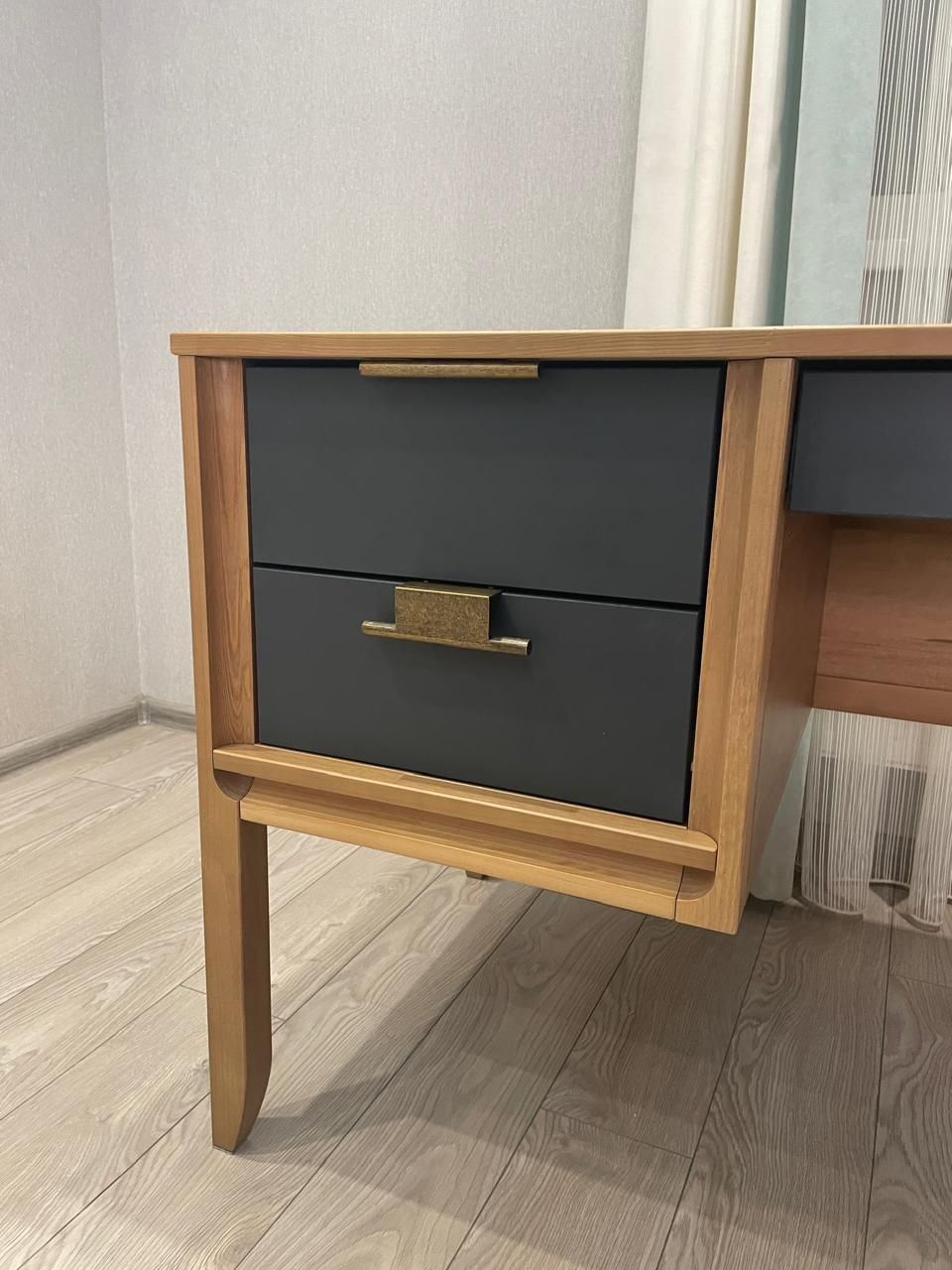 Стол письменный Бридж однотумбовый