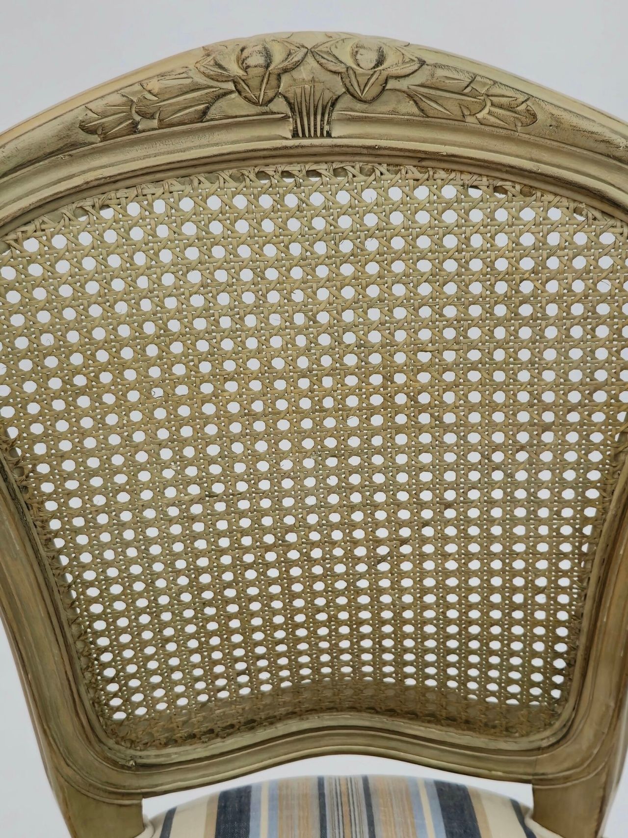 Стул с жесткой спинкой S811