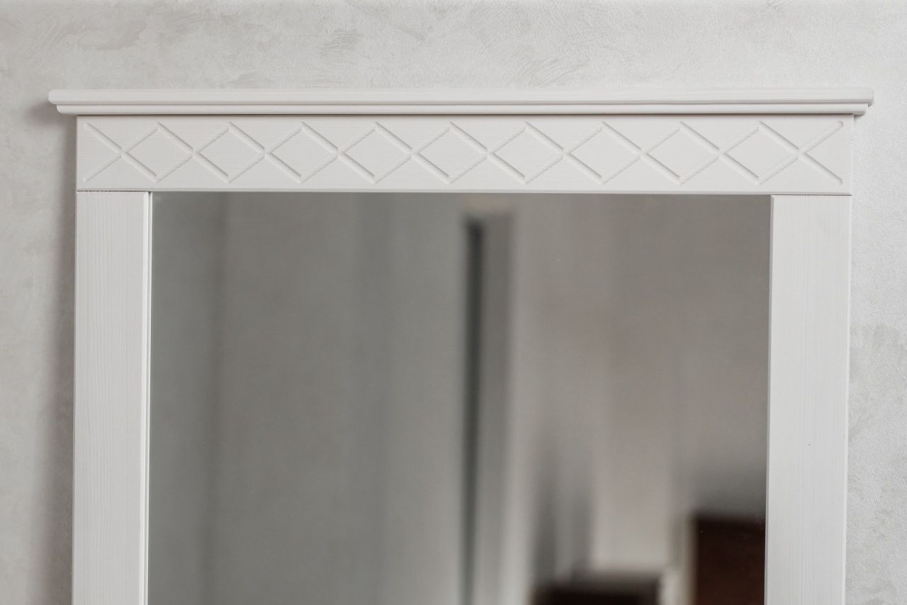 Зеркало навесное в раме 1600 Индра белый воск