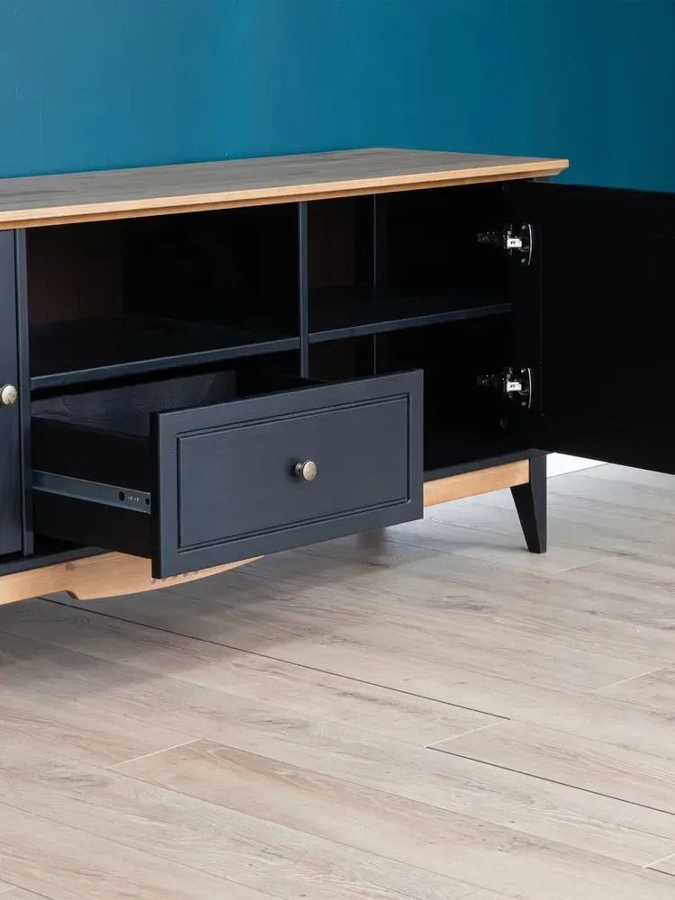 Тумба ТВ с дверцами -1600 Пенни