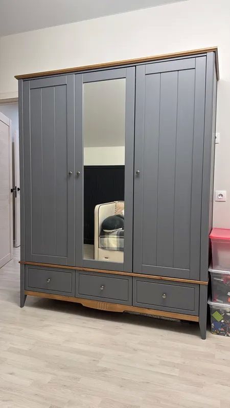 Шкаф с зеркалом массив сосны белый 33 Пенни